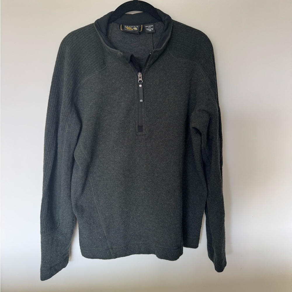 Mens Grey Mountain Hardwear 1/4 zip pullover Size Medium